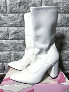 ショート丈 ブーツ ホワイト ミドル丈 チャンキーヒール ポインテッドトゥ