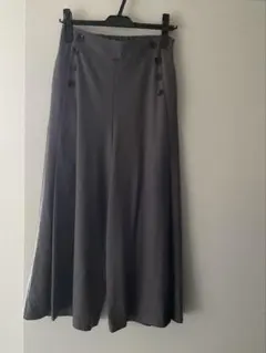 グレー キュロットロングスカート　サイドボタン・ポケット付き