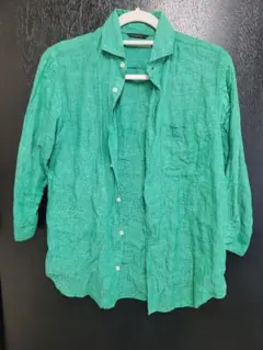 緑色長袖シャツ