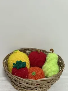 かご積みされた11粒のミニチュア苺 2025年最新】苺のカゴの人気アイテム - メルカリ かご積みされた11粒