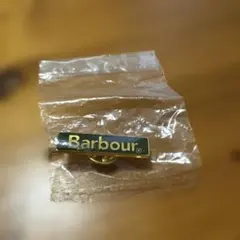 Barbour バブアー ピンバッジ、ロゴ凹凸無し グリーン色 新品未開封品