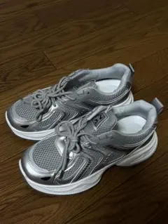 シルバー メッシュ スポーツシューズ