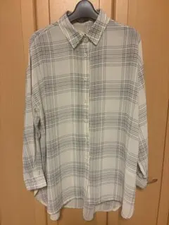 新品 GORGE シアー シャツ ゆったりめ 定価4939円のサムネイル