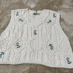 ZARA ニットベスト　アイボリー