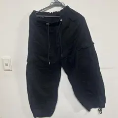 黒いカーゴパンツ ドローストリング付き