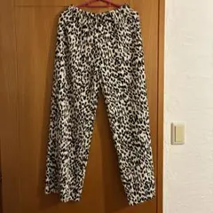 ヒョウ柄パンツ