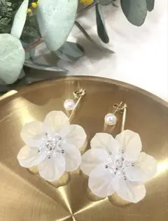 【残り1点】ブライダル フラワー ピアス ウェディング パール お花 春 夏