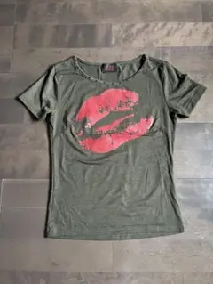 DONA MARIE 半袖Tシャツ オリーブグリーン 口紅 Sサイズ