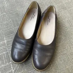 フラットシューズ