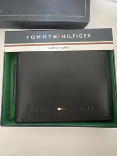 箱付き　TOMMY HILFIGER ブラックレザー二つ折り財布