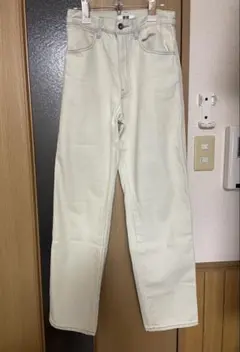 ユニクロU カーブジーンズ　22