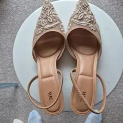 ZARA ビーズ刺繍 スリングバック パンプス ベージュのサムネイル