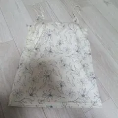 カップ付きキャミソール