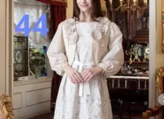 スーパービューティー☆44☆新品タグ付きお花モチーフのボレロカーディガン