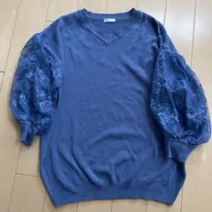 Oeillet Vネック サマーニット 花柄レース袖 ブルーのサムネイル