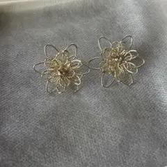【新品未使用・美品】ゴールドイヤリング　フラワー　大ぶり