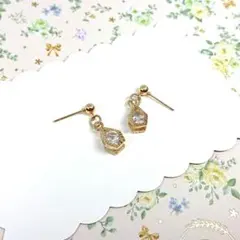 No.826☆キラキラ変形ドロップ ピアス イヤリング マスクチャーム