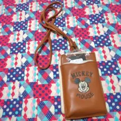 ディズニー　ミッキー　スマホショルダーバッグ　スマホポーチ　新品　カバン