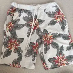 トロピカルフラワー柄ショートパンツ