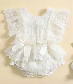 値下げ中‼️【美品】ホワイトフリルベビードレス、帽子、靴下付き