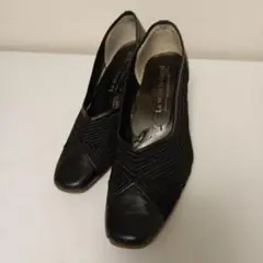 ブラックレザーストライプパンプスメッシュ