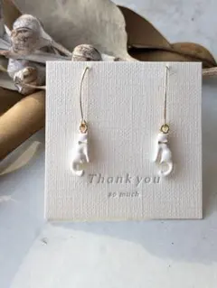 白猫 フックピアス