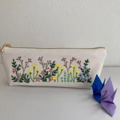 ハンドメイド手刺繍ペンケース