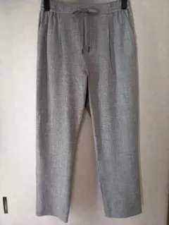 グレー ワイドパンツ