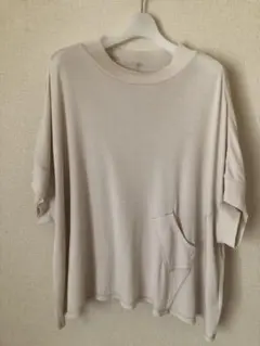 ベージュ ポケット付き 半袖Tシャツ