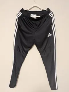 adidas ブラックジャージパンツ