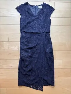 FLICKA 総レースドレス　ネイビー　Ｖネック
