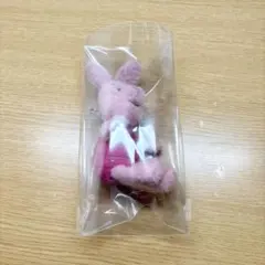 ディズニー くまのプーさん ピグレット ふわふわ ぬいぐるみバッジ　ディズニー