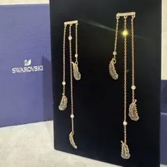 SwarovskiのNiceフェザードロップロングピアス