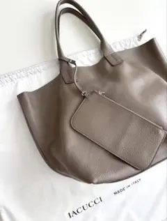 IACUCCI レザーショルダーバッグ ブラウン