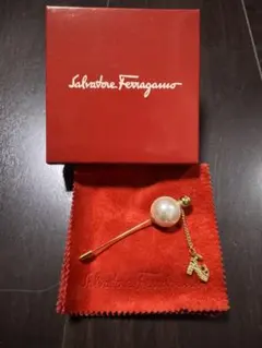 極美品Salvatore Ferragamoパール、靴チャーム ゴールドブローチ