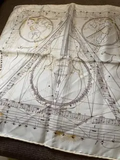 エルメス スカーフ　プチカレ　球体が奏でる音楽のサムネイル