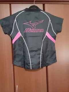 Mizuno 半袖シャツ ブラック ピンク　バレーボール　練習着冬の練習にピステ