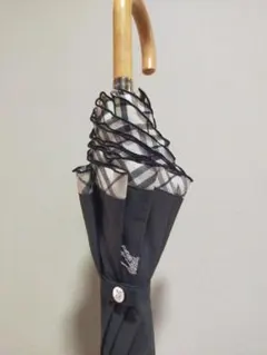 BURBERRY黒のチェック柄日傘