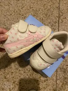 ASICS ベビーシューズ 13.5cm 花柄 ホワイト/ピンク