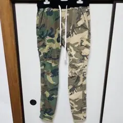 mnml 迷彩柄 カーゴパンツ ジョガーパンツ 裾ジップのサムネイル