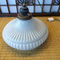 昭和レトロ 乳白ガラス ランプシェード 　金具　ソケット付き
