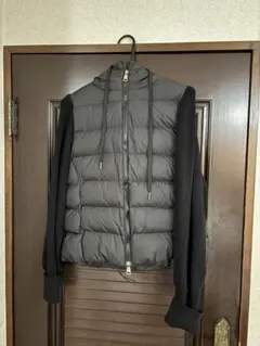 フード付きグレーダウンベスト