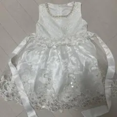 ホワイトドレス レース装飾 パールネックライン