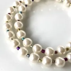 パールビーズのカラフルネックレス　白×カラフル（メタルカラー）