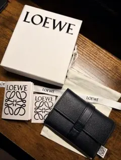 大人気✨ロエベ　アナグラムスクエア8ccウォレット　三つ折り財布　ブラック LOEWE アナグラム スクエア 8cc ウォレット 三つ折り財布 ブラック