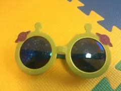 リトルグリーンメンのサングラス