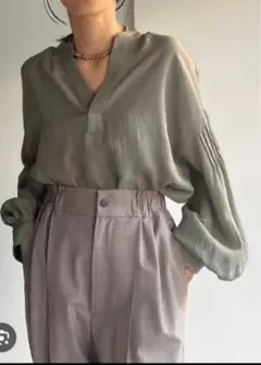 MIESROHE washable sustainable袖ピンタックブラウスのサムネイル