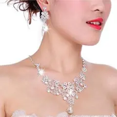 シルバー 花びら クリスタルストーン ネックレス ピアス 2点セット