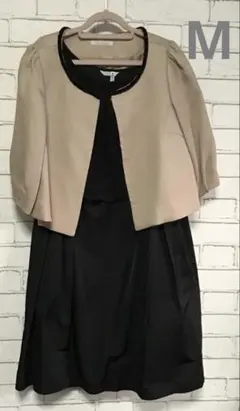 エレガントなワンピーススーツ（黒×ピンクベージュ）　M