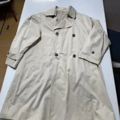 ベージュ ダブルブレスト トレンチコート